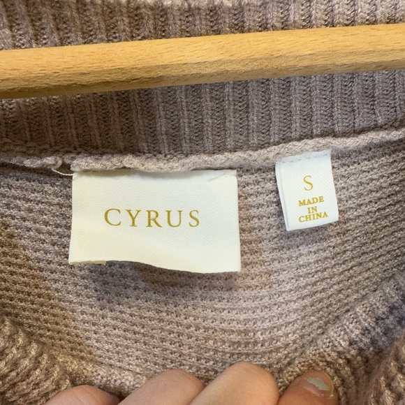 Cyrus Tan Cowl Neck Sweater with Relaxed Fit Women’s Size Small - Picture 5 of 12